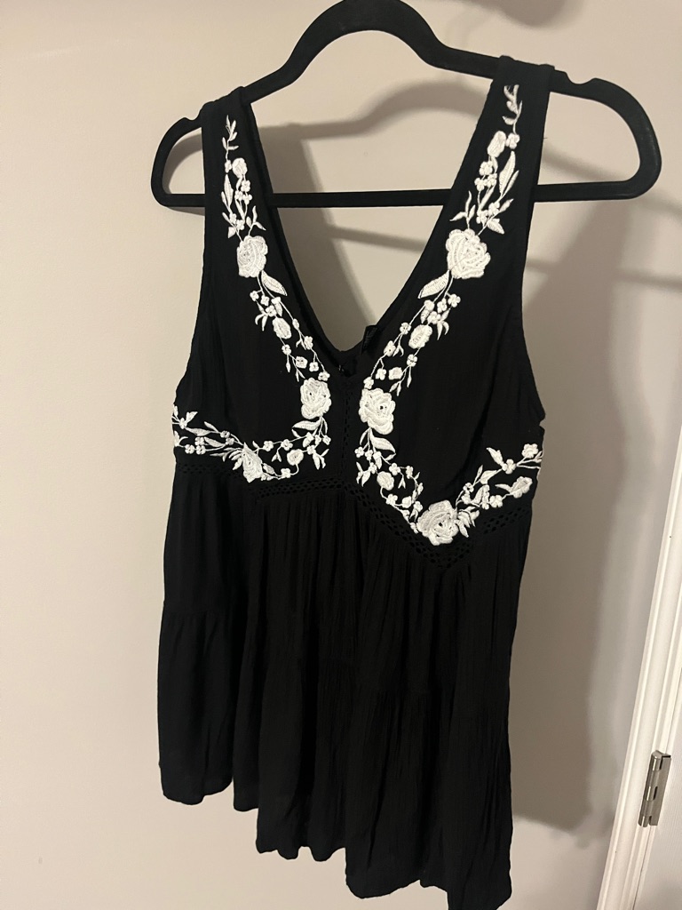 Angie Black Tank Top With White Floral Embroidery
